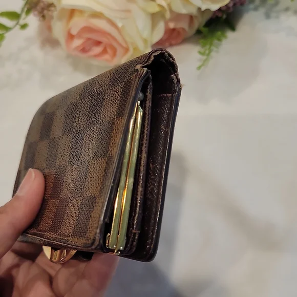 ‼️CLEARANCE SALE‼️ Authentic Louis Vuitton kisslock wallet in Damier Ebene
